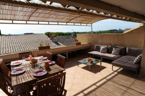 Maison de 2 chambres avec terrasse amenagee et wifi a Villeneuve les Avignon